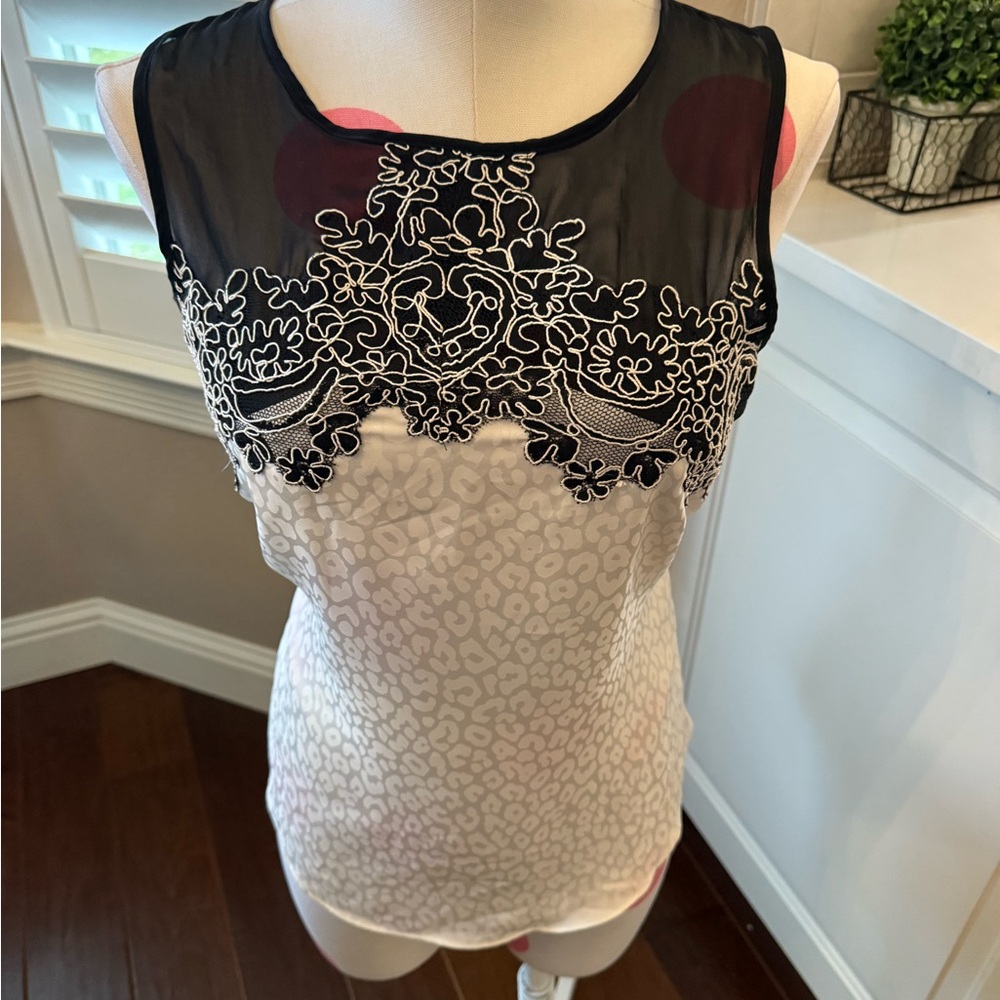 White House Black Market Contrast  White and Black Lace Top, Size 4